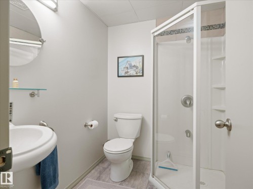 16948 116 Street Nw, Edmonton, AB - Indoor Photo Showing Bathroom