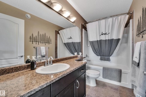 1740 59 Street Sw, Edmonton, AB - Indoor Photo Showing Bathroom