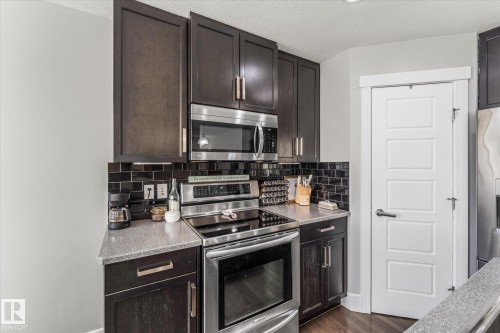 18 Rockwell Close, Fort Saskatchewan, AB - Indoor Photo Showing Kitchen