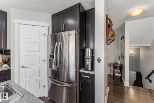 18 Rockwell Close, Fort Saskatchewan, AB - Indoor Photo Showing Kitchen