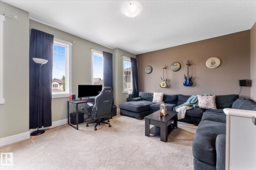 18 Rockwell Close, Fort Saskatchewan, AB - Indoor Photo Showing Living Room