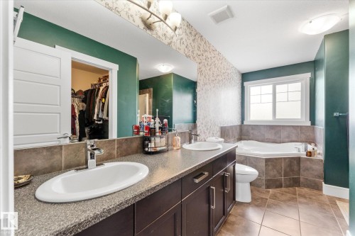 18 Rockwell Close, Fort Saskatchewan, AB - Indoor Photo Showing Bathroom