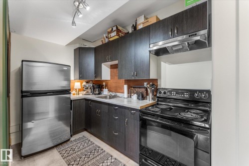 18 Rockwell Close, Fort Saskatchewan, AB - Indoor Photo Showing Kitchen