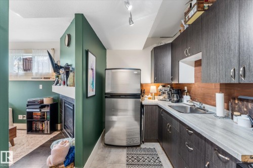 18 Rockwell Close, Fort Saskatchewan, AB - Indoor Photo Showing Kitchen