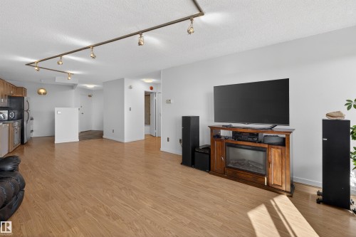 10045 117 Street Nw, Edmonton, AB - Indoor