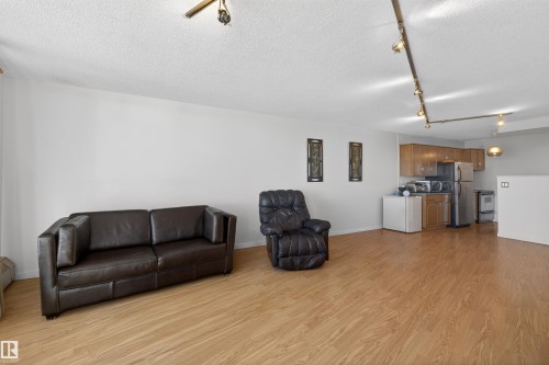 10045 117 Street Nw, Edmonton, AB - Indoor