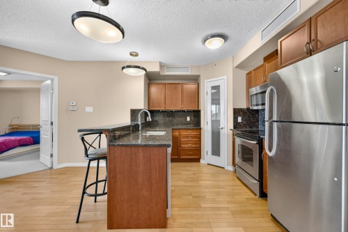 #703 9707 106 St Nw, Edmonton, AB - Indoor Photo Showing Kitchen