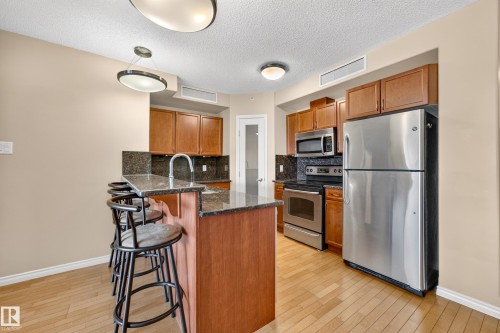 #703 9707 106 St Nw, Edmonton, AB - Indoor Photo Showing Kitchen
