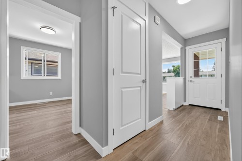 6016 92 Avenue Nw, Edmonton, AB - Indoor Photo Showing Other Room