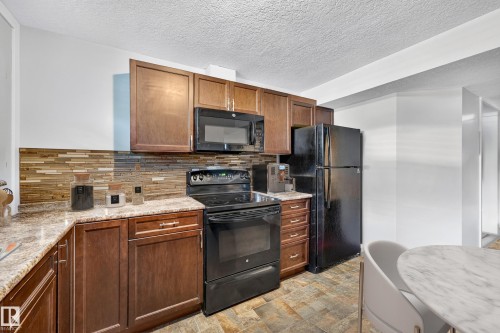 6016 92 Avenue Nw, Edmonton, AB - Indoor Photo Showing Kitchen