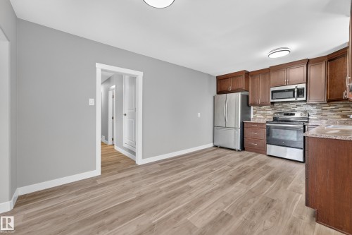 6016 92 Avenue Nw, Edmonton, AB - Indoor Photo Showing Kitchen With Double Sink