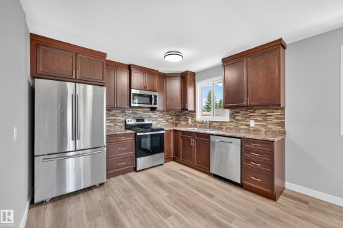 6016 92 Avenue Nw, Edmonton, AB - Indoor Photo Showing Kitchen