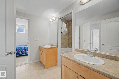 5111 Terwillegar Boulevard Nw, Edmonton, AB - Indoor Photo Showing Bathroom