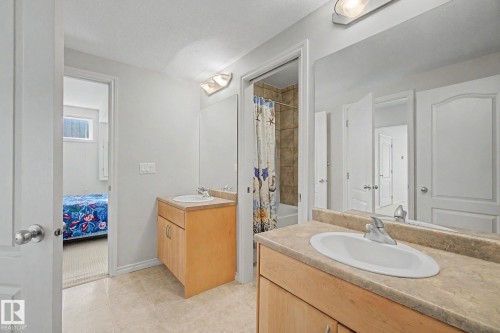 5111 Terwillegar Boulevard Nw, Edmonton, AB - Indoor Photo Showing Bathroom