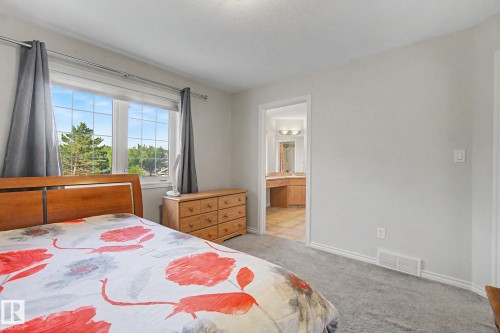 5111 Terwillegar Boulevard Nw, Edmonton, AB - Indoor Photo Showing Bedroom