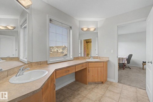 5111 Terwillegar Boulevard Nw, Edmonton, AB - Indoor Photo Showing Bathroom