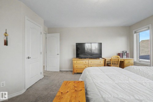 5111 Terwillegar Boulevard Nw, Edmonton, AB - Indoor Photo Showing Bedroom