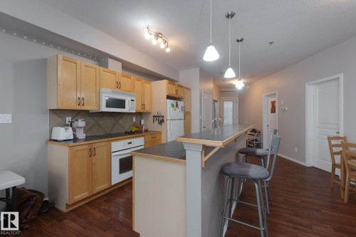 #162 4823 104A St Nw, Edmonton, AB - Indoor Photo Showing Kitchen