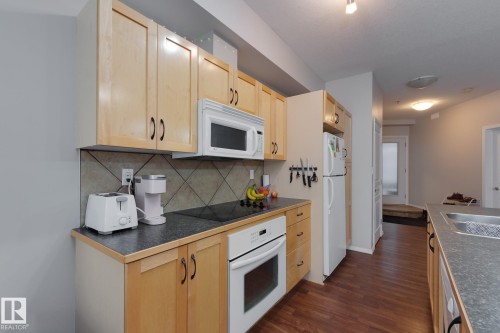 #162 4823 104A St Nw, Edmonton, AB - Indoor Photo Showing Kitchen