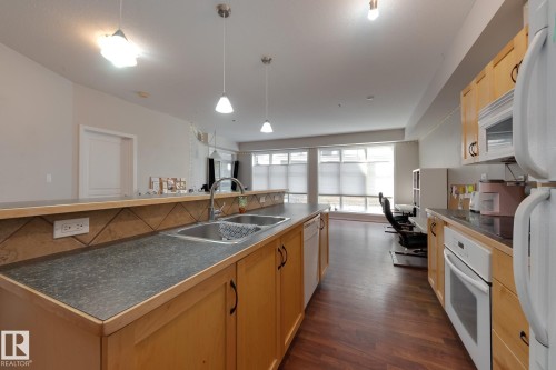 #162 4823 104A St Nw, Edmonton, AB - Indoor Photo Showing Kitchen With Double Sink