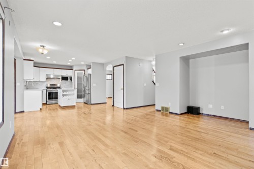 6 Oakridge Dr, St. Albert, AB - Indoor Photo Showing Kitchen