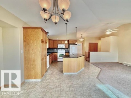 18 Nordal Close, Wetaskiwin, AB - Indoor Photo Showing Kitchen