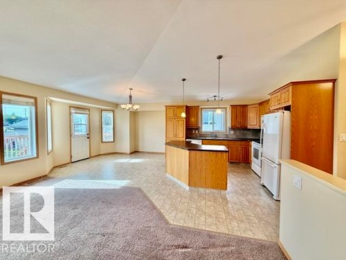 18 Nordal Close, Wetaskiwin, AB - Indoor Photo Showing Kitchen