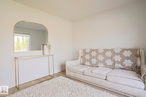 Light-toned wall finishes - 11347 10 Avenue, Edmonton, AB - Indoor