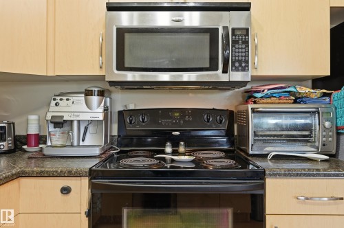 1867 119 Street Sw, Edmonton, AB - Indoor Photo Showing Kitchen