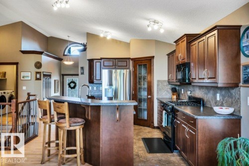 48 Lamplight Drive, Spruce Grove, AB - Indoor Photo Showing Kitchen