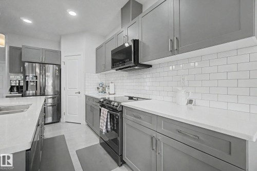 1926 Kroetsch Crescent Sw, Edmonton, AB - Indoor Photo Showing Kitchen With Upgraded Kitchen