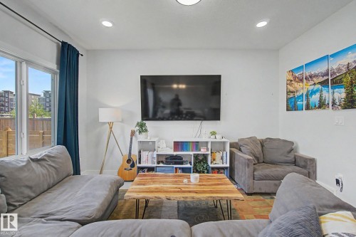 1926 Kroetsch Crescent Sw, Edmonton, AB - Indoor Photo Showing Living Room
