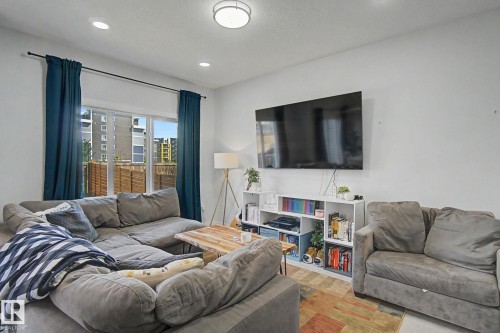 1926 Kroetsch Crescent Sw, Edmonton, AB - Indoor Photo Showing Living Room