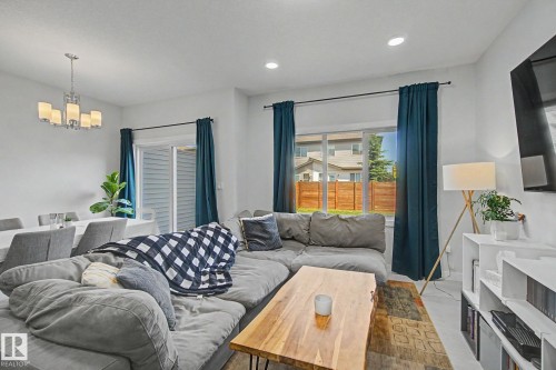 1926 Kroetsch Crescent Sw, Edmonton, AB - Indoor Photo Showing Other Room