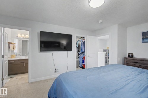 1926 Kroetsch Crescent Sw, Edmonton, AB - Indoor Photo Showing Bedroom