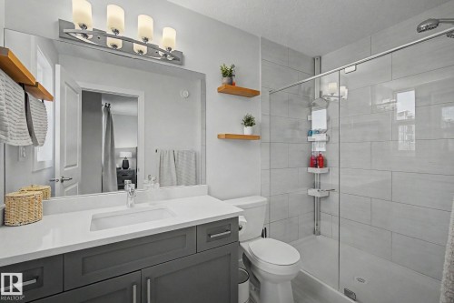 1926 Kroetsch Crescent Sw, Edmonton, AB - Indoor Photo Showing Bathroom