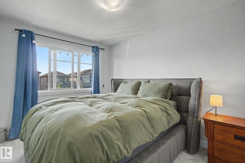 1926 Kroetsch Crescent Sw, Edmonton, AB - Indoor Photo Showing Bedroom