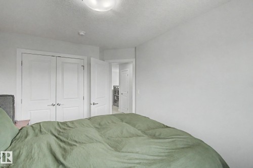 1926 Kroetsch Crescent Sw, Edmonton, AB - Indoor Photo Showing Bedroom