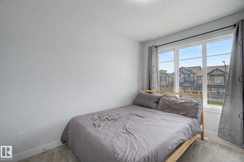 1926 Kroetsch Crescent Sw, Edmonton, AB - Indoor Photo Showing Bedroom