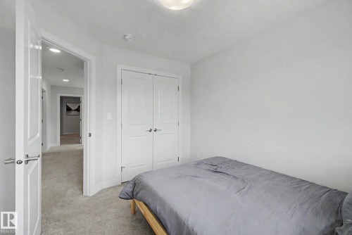 1926 Kroetsch Crescent Sw, Edmonton, AB - Indoor Photo Showing Bedroom