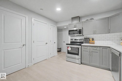 1926 Kroetsch Crescent Sw, Edmonton, AB - Indoor Photo Showing Kitchen