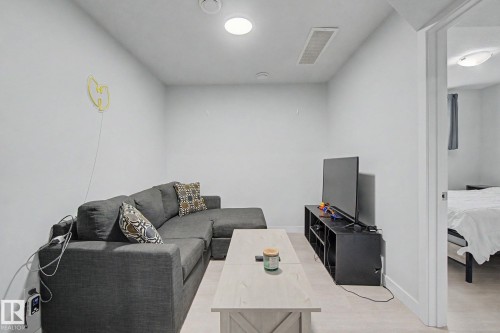 1926 Kroetsch Crescent Sw, Edmonton, AB - Indoor