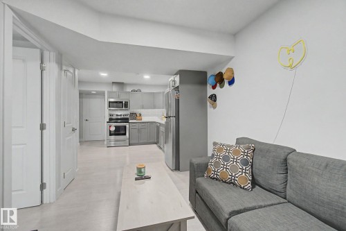 1926 Kroetsch Crescent Sw, Edmonton, AB - Indoor