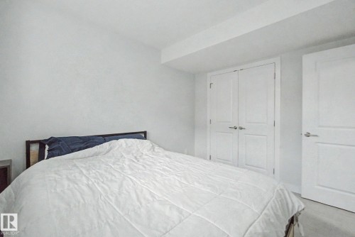 1926 Kroetsch Crescent Sw, Edmonton, AB - Indoor Photo Showing Bedroom