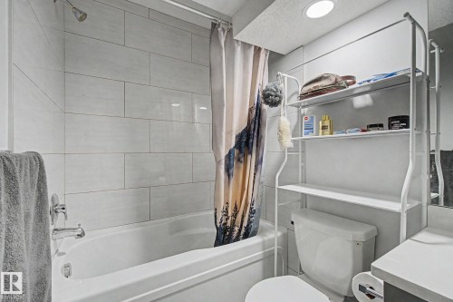 1926 Kroetsch Crescent Sw, Edmonton, AB - Indoor Photo Showing Bathroom