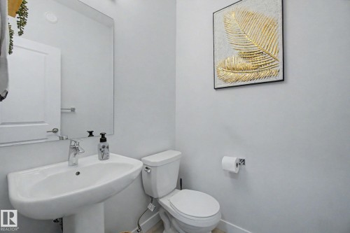 1926 Kroetsch Crescent Sw, Edmonton, AB - Indoor Photo Showing Bathroom