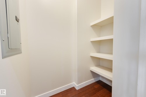 8308 108 Street Nw, Edmonton, AB - Indoor