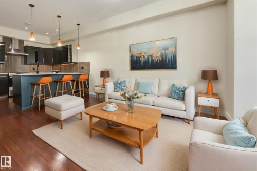 8308 108 Street Nw, Edmonton, AB - Indoor Photo Showing Living Room