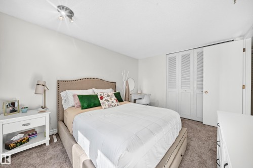 74 Lacombe Point(E), St. Albert, AB - Indoor Photo Showing Bedroom