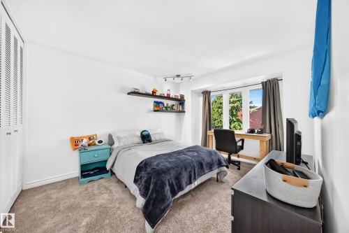 74 Lacombe Point(E), St. Albert, AB - Indoor Photo Showing Bedroom